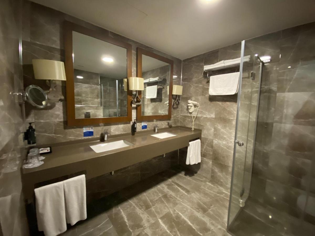 Ramada By Wyndham Sakarya Hotel Eksteriør billede