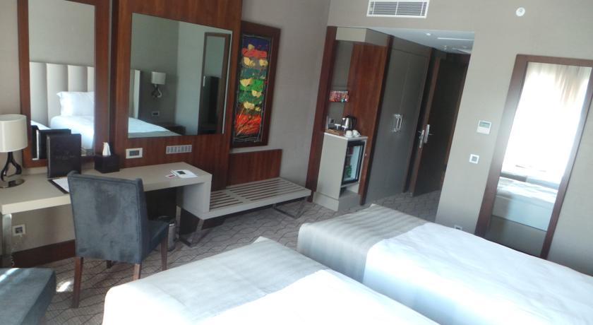 Ramada By Wyndham Sakarya Hotel Eksteriør billede