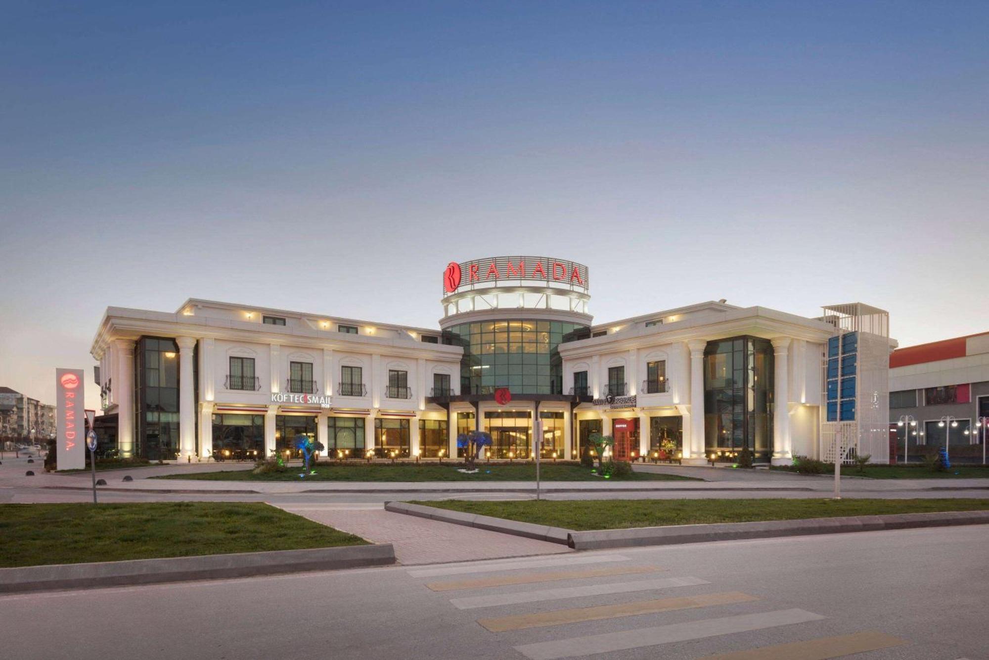 Ramada By Wyndham Sakarya Hotel Eksteriør billede
