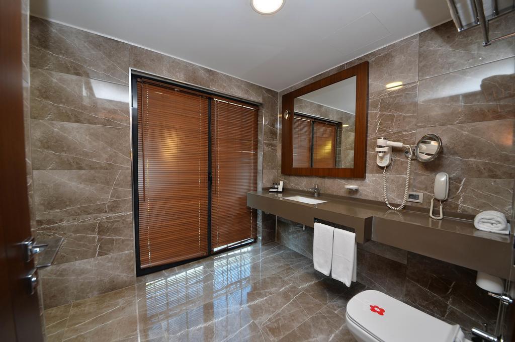 Ramada By Wyndham Sakarya Hotel Eksteriør billede