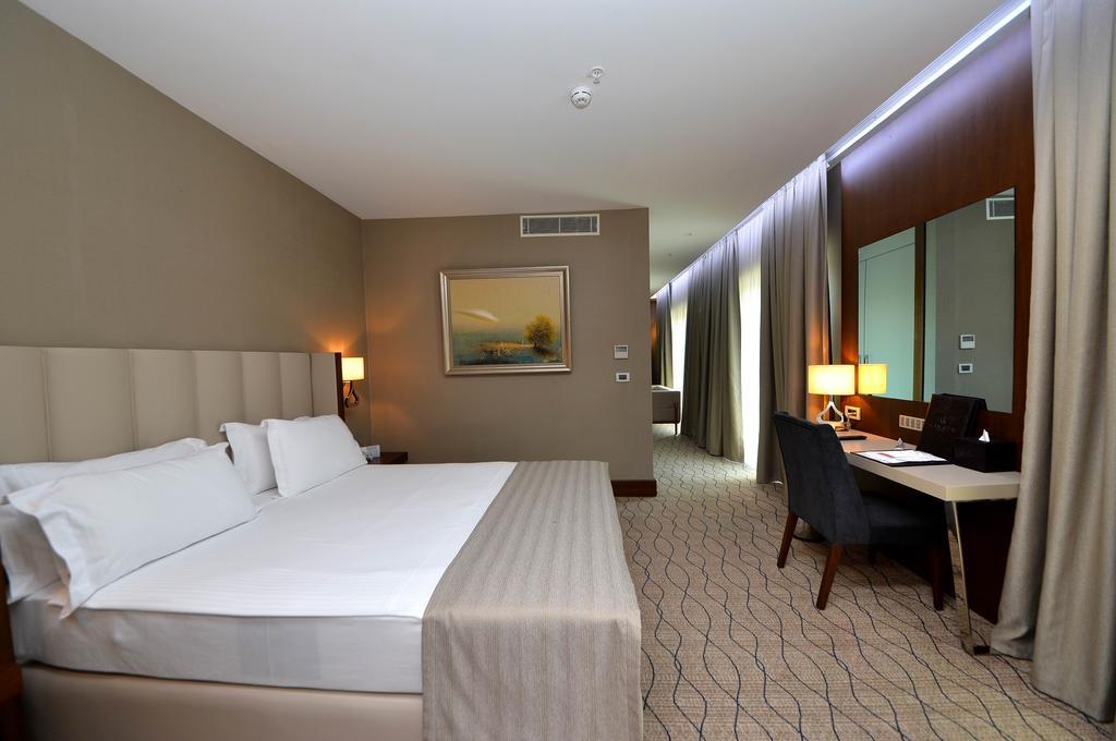 Ramada By Wyndham Sakarya Hotel Eksteriør billede
