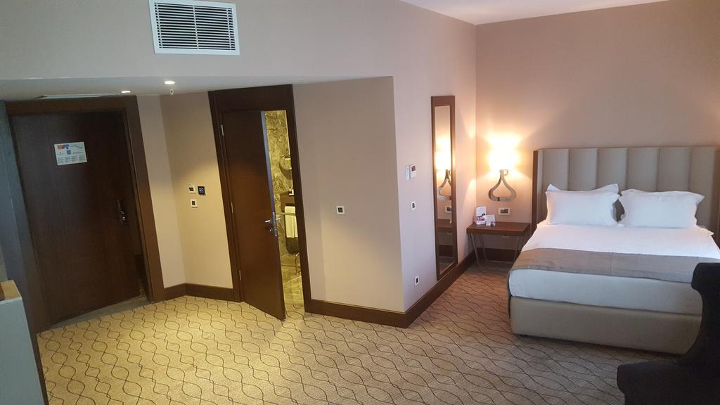 Ramada By Wyndham Sakarya Hotel Eksteriør billede